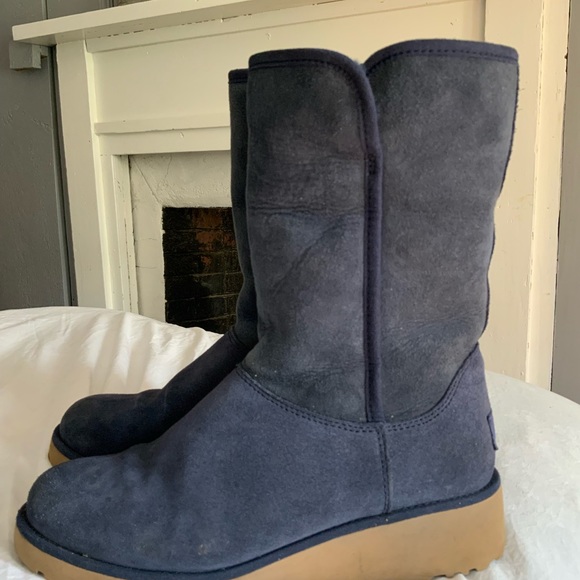 Navy UGG wedge boot in good condition with some wear on navy suede. Size 6 - Picture 4 of 6